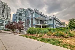 102, 88 Waterfront Mews SW