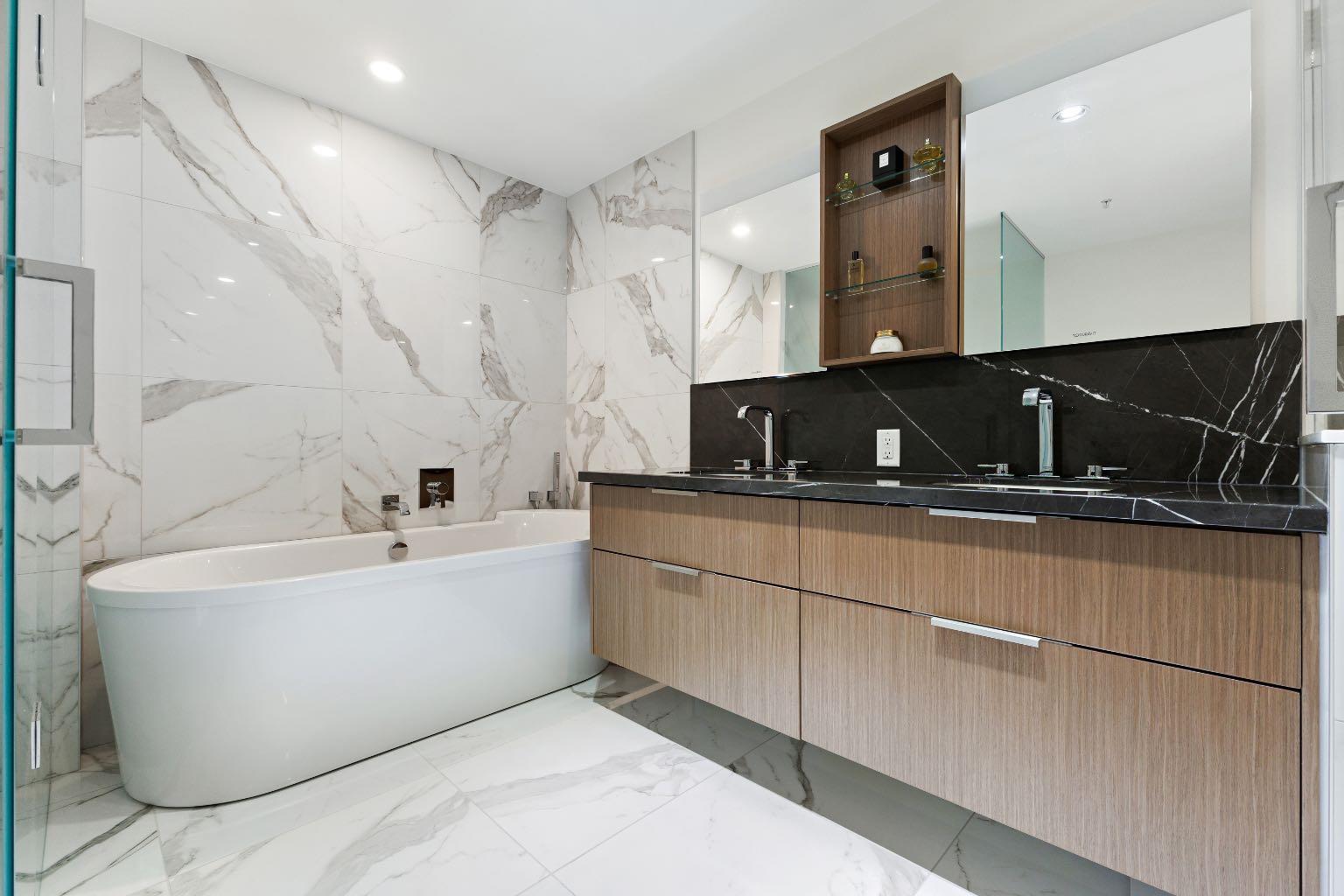 104, 128 Waterfront Court SW