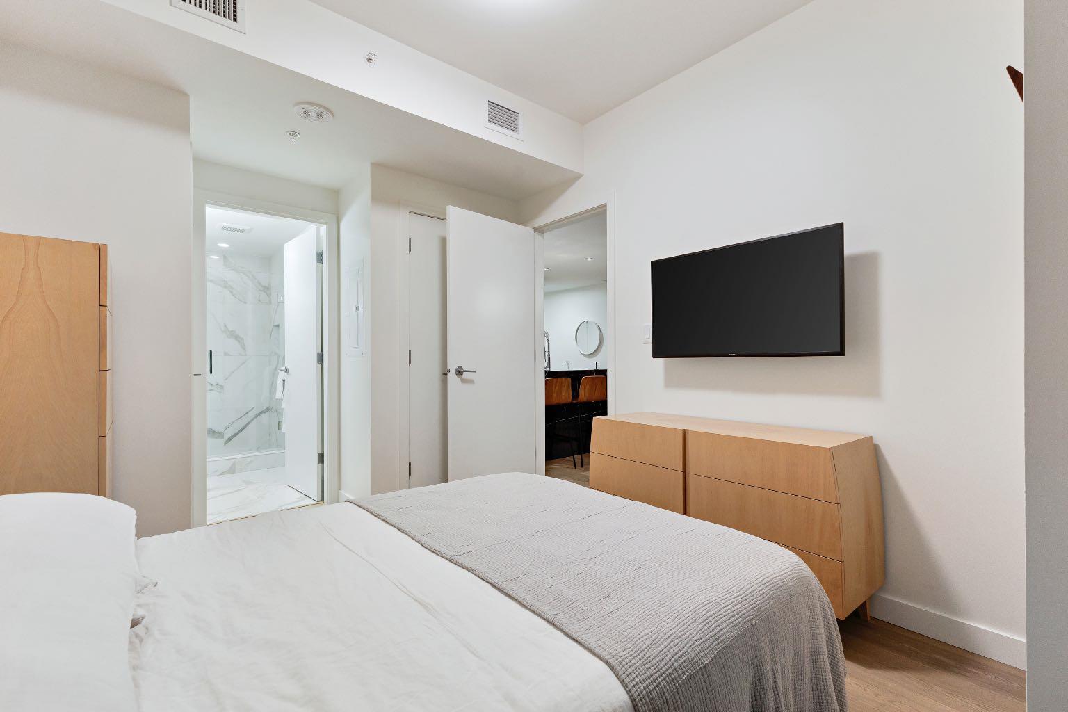 104, 128 Waterfront Court SW