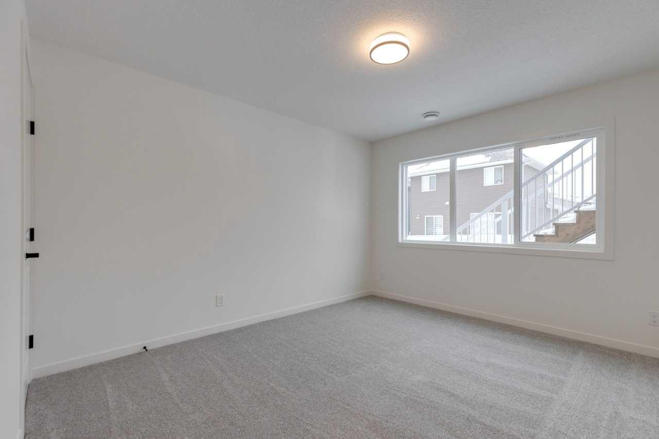 1402 Bayview Crescent SW