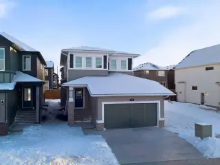 921 Chinook Winds Meadow SW