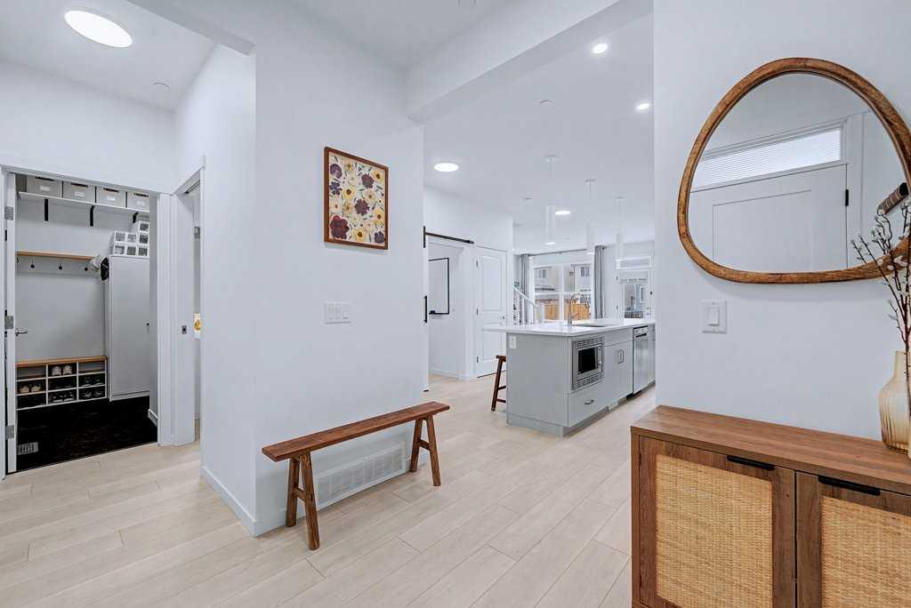 250 Hotchkiss Common SE