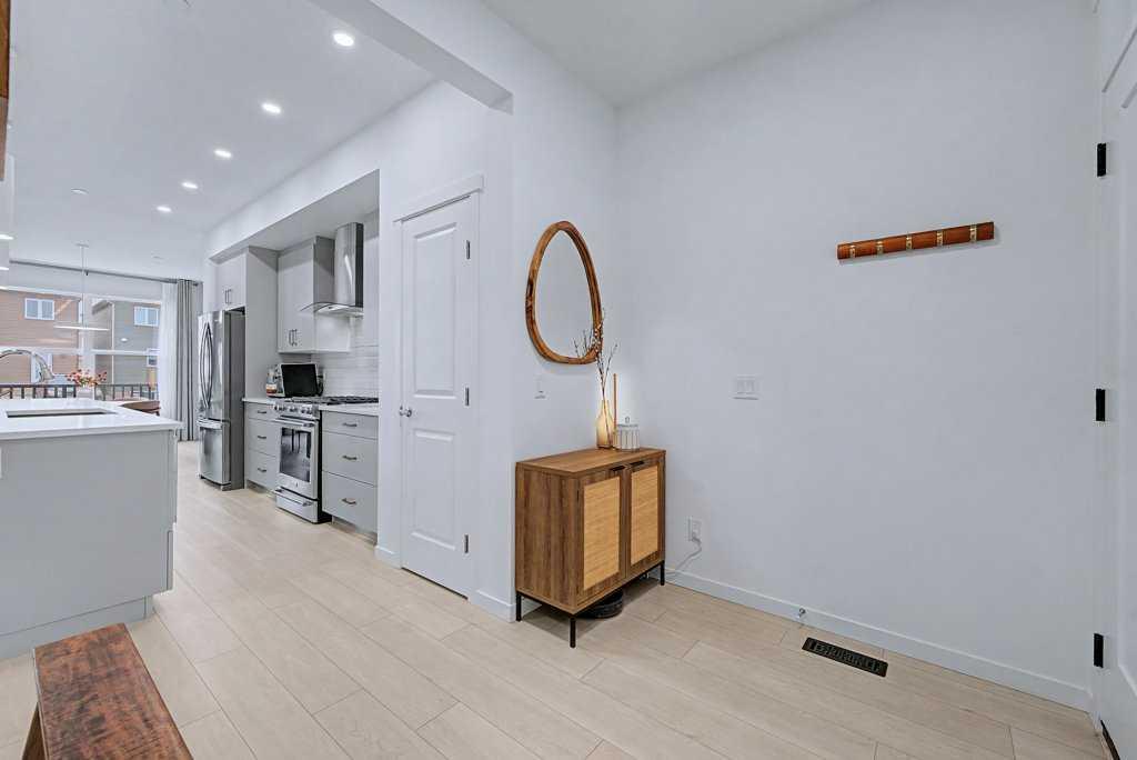 250 Hotchkiss Common SE