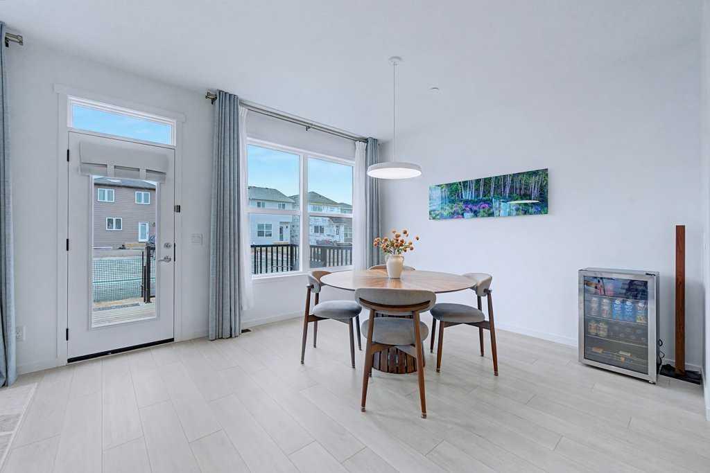 250 Hotchkiss Common SE