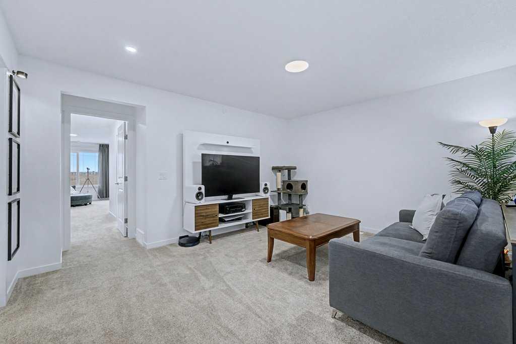 250 Hotchkiss Common SE