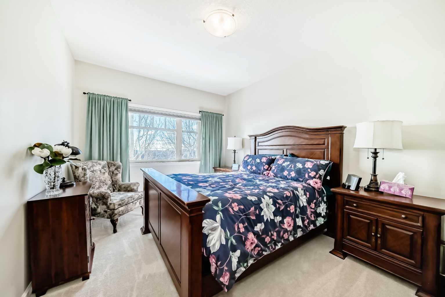 5 Bridle Estates Road SW