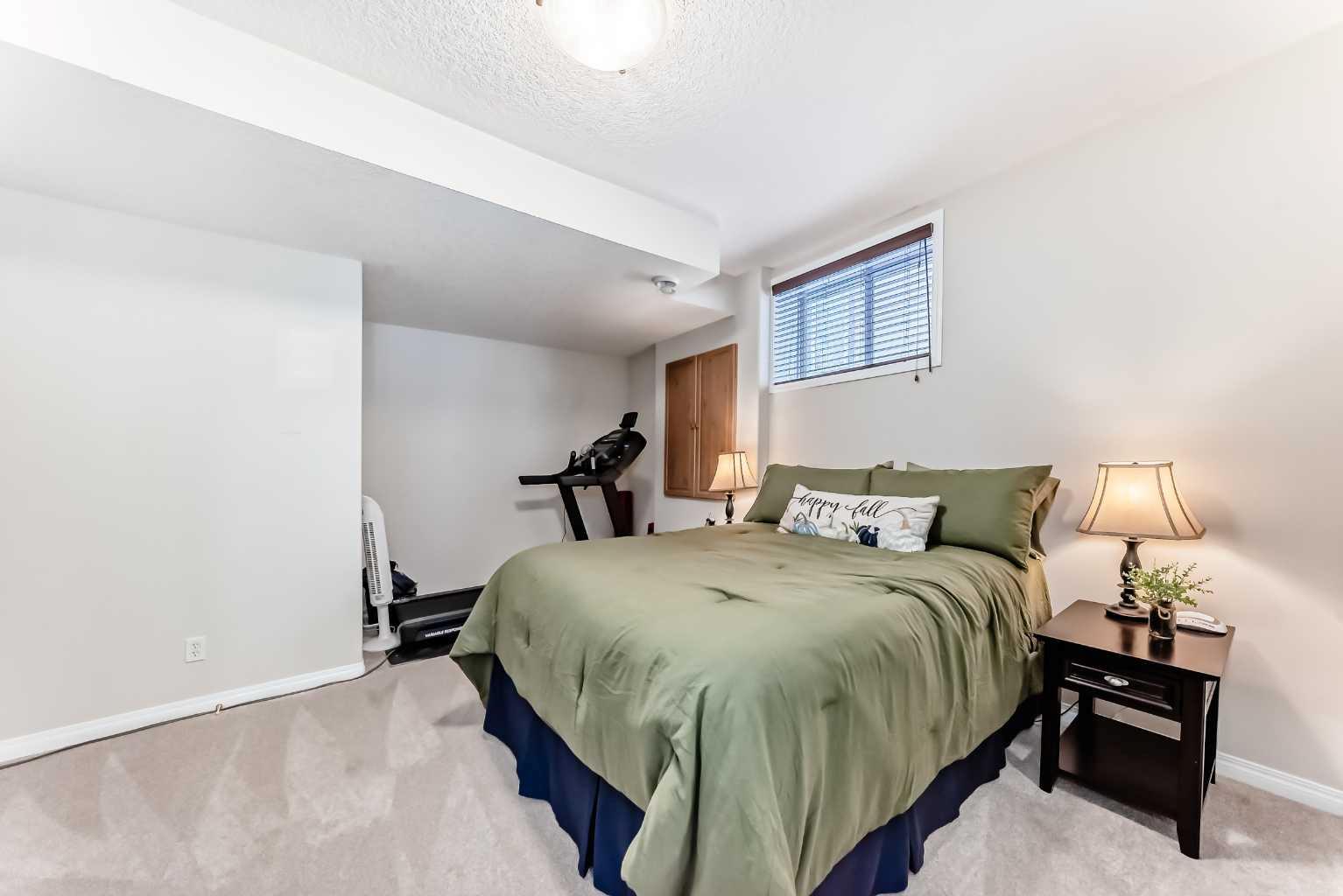 5 Bridle Estates Road SW