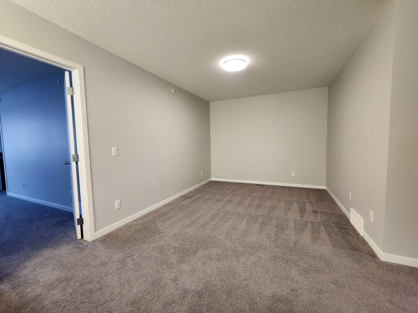 90 Howse Common NE