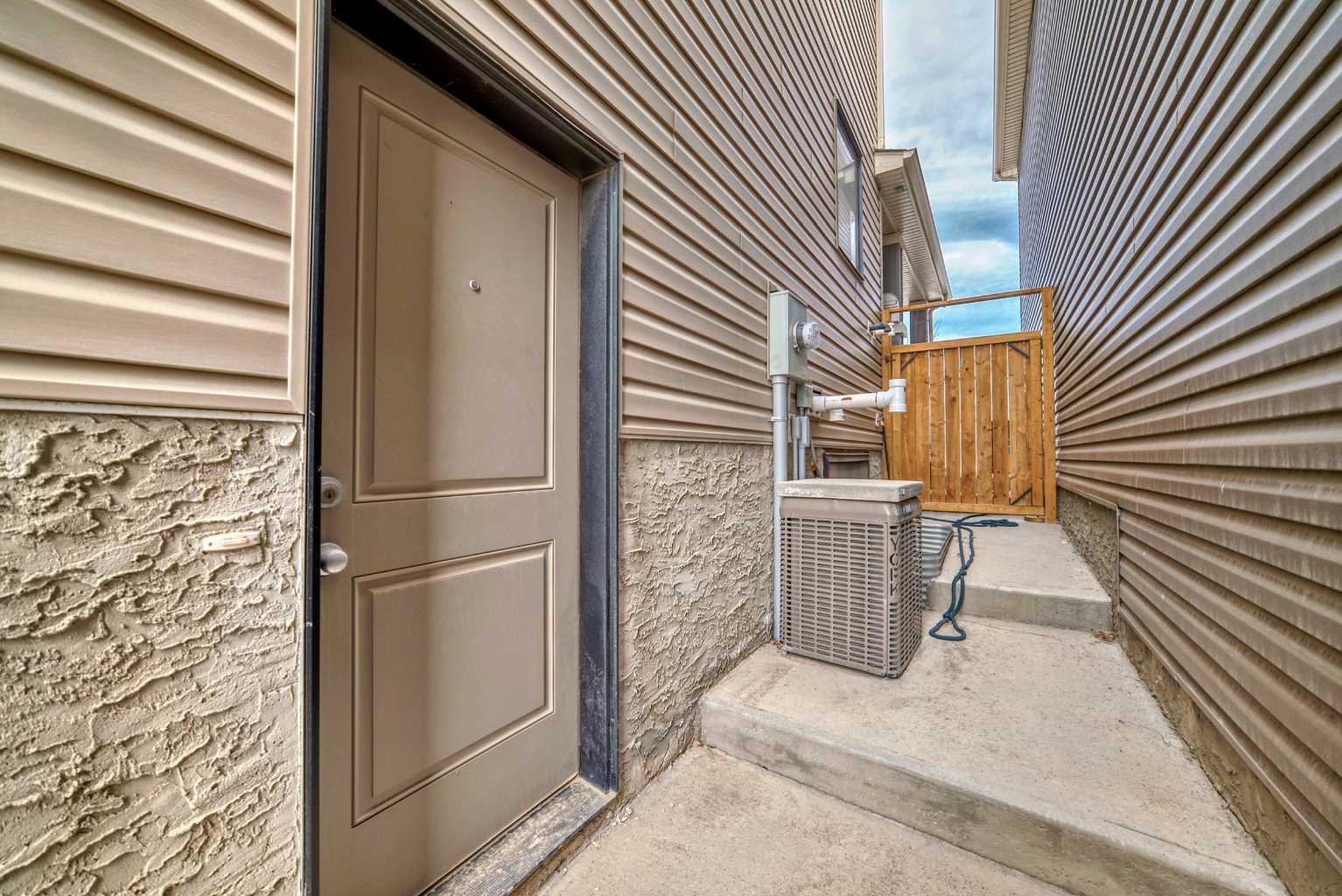 90 Howse Common NE