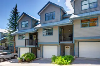 18, 242 Benchlands Terrace 