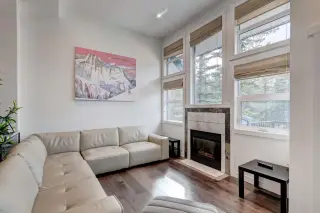 18, 242 Benchlands Terrace 