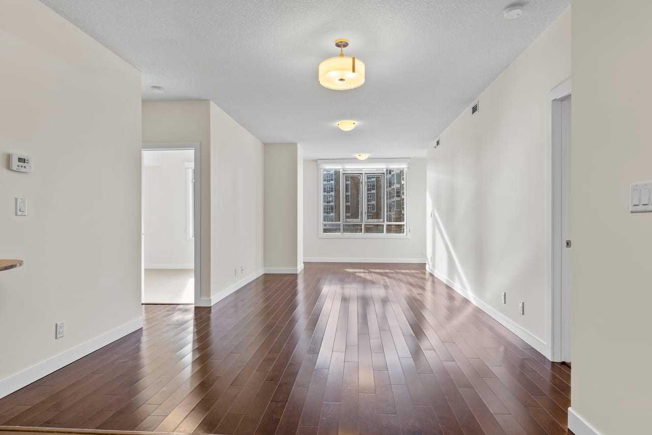 310, 16 Varsity Estates Circle NW