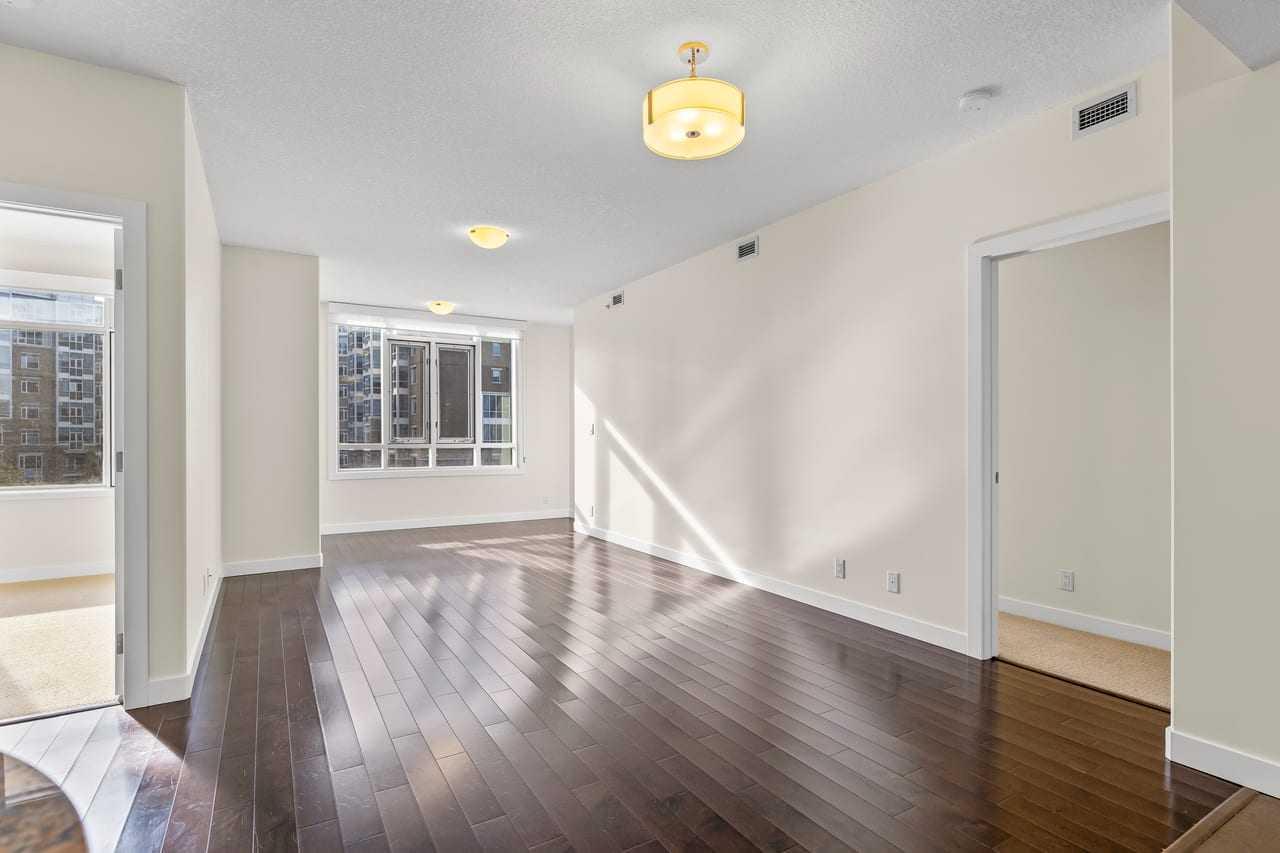 310, 16 Varsity Estates Circle NW