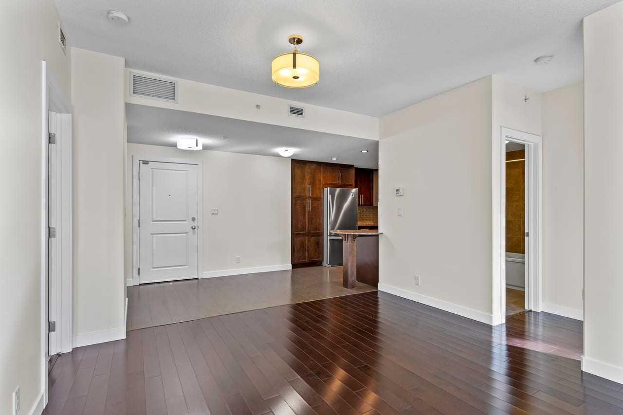 310, 16 Varsity Estates Circle NW