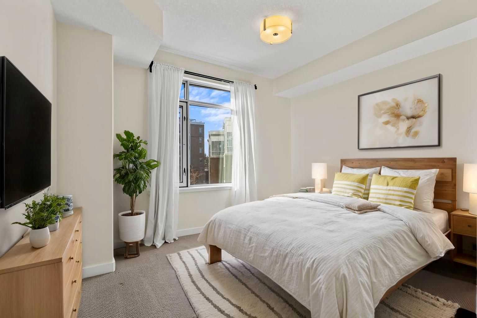 310, 16 Varsity Estates Circle NW