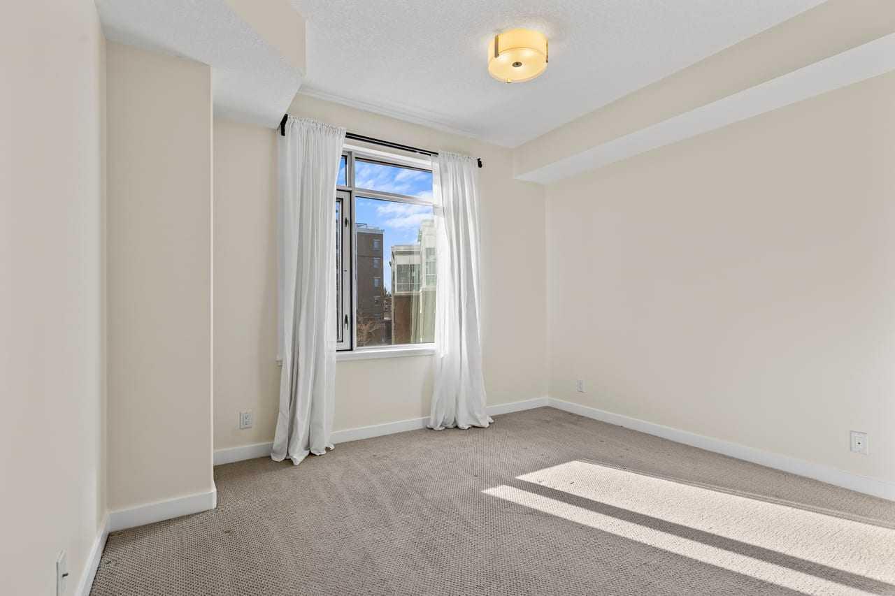 310, 16 Varsity Estates Circle NW