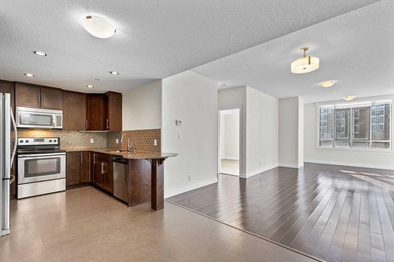 310, 16 Varsity Estates Circle NW