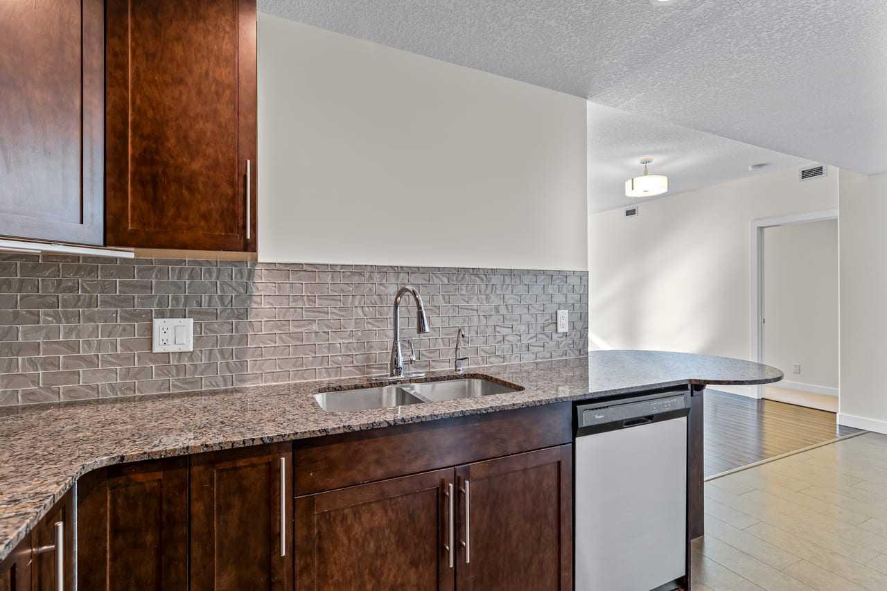 310, 16 Varsity Estates Circle NW