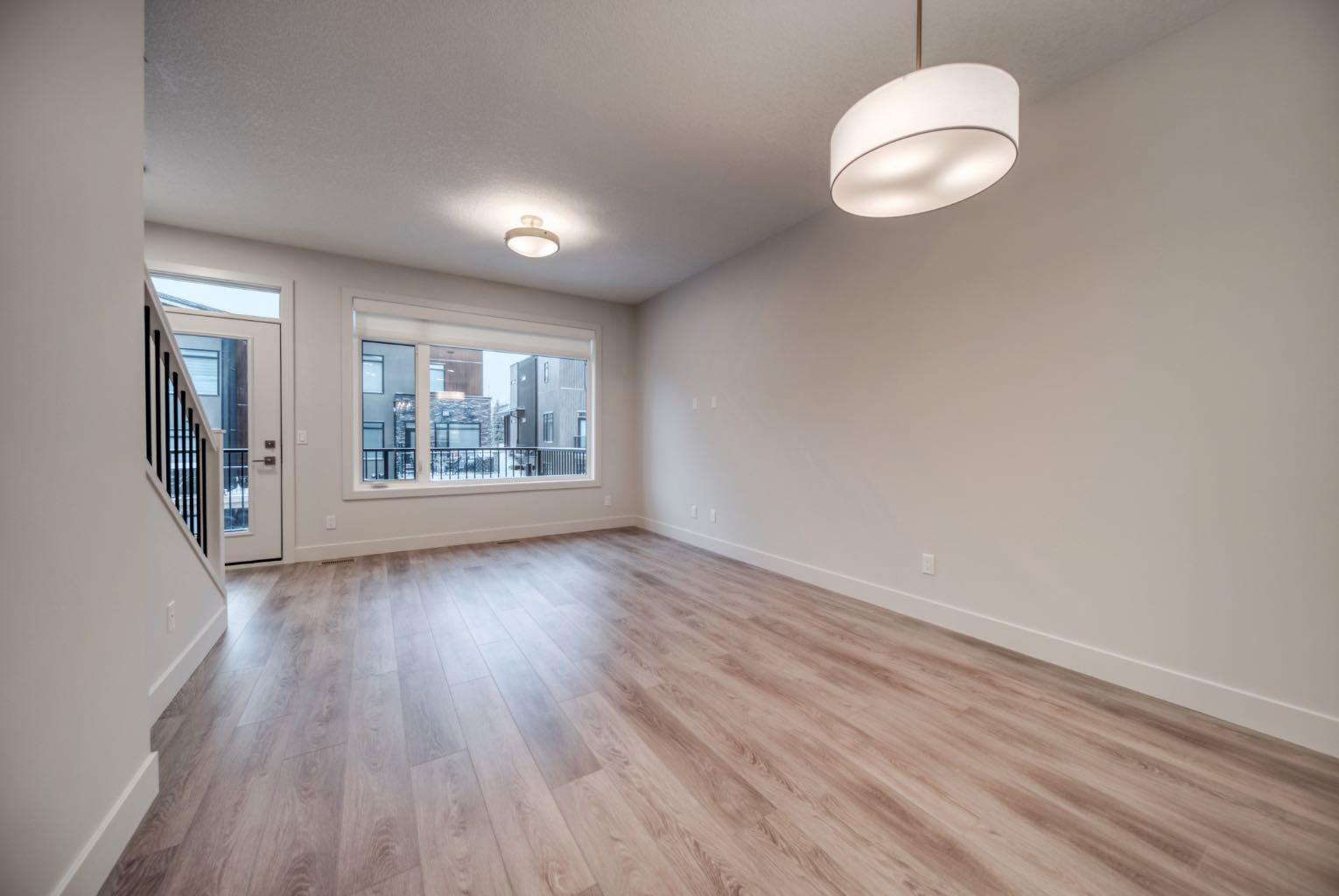 81 Royal Elm Green NW