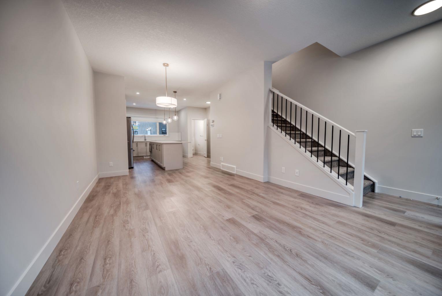 81 Royal Elm Green NW