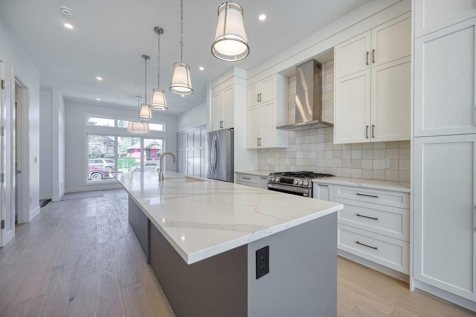 2008 26A Street SW