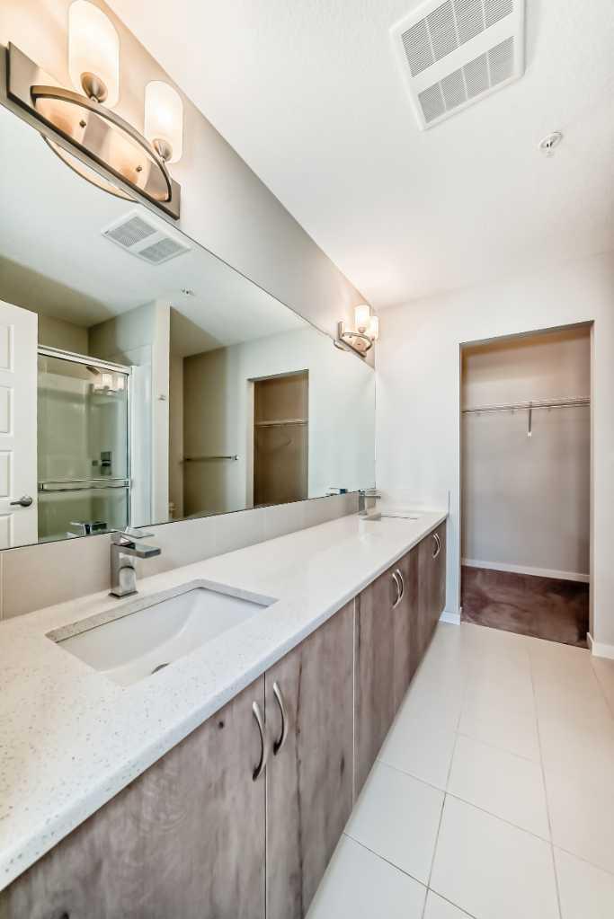 212, 20 Seton Park SE