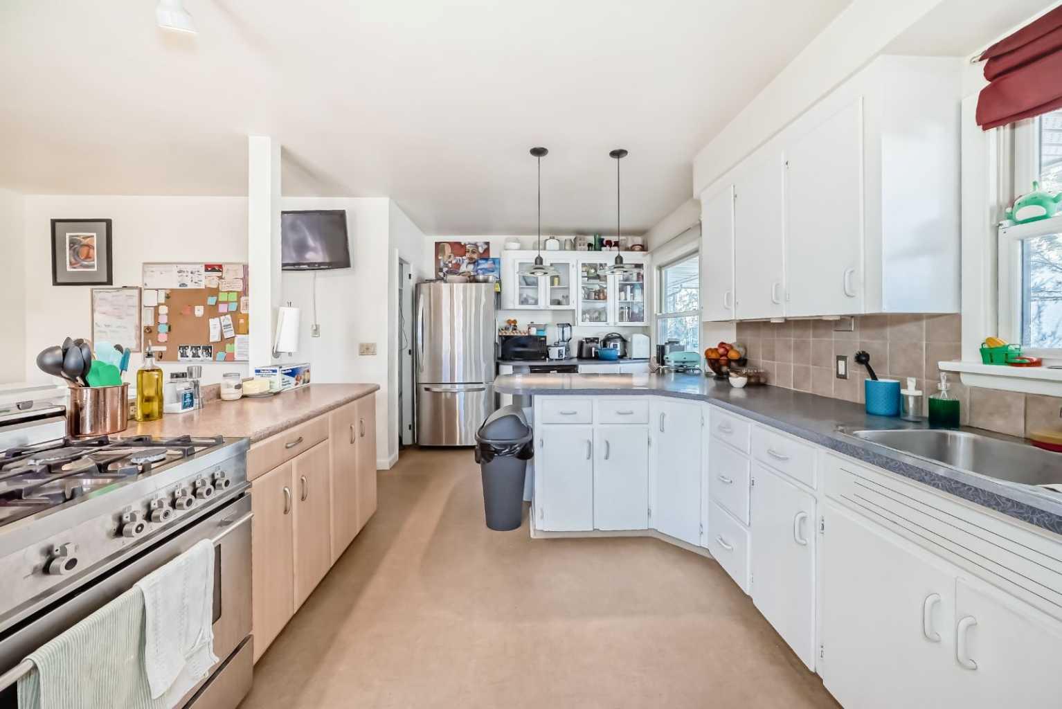 2328 Capitol Hill Crescent NW
