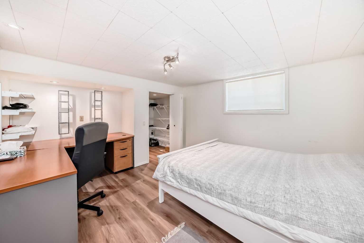 2328 Capitol Hill Crescent NW