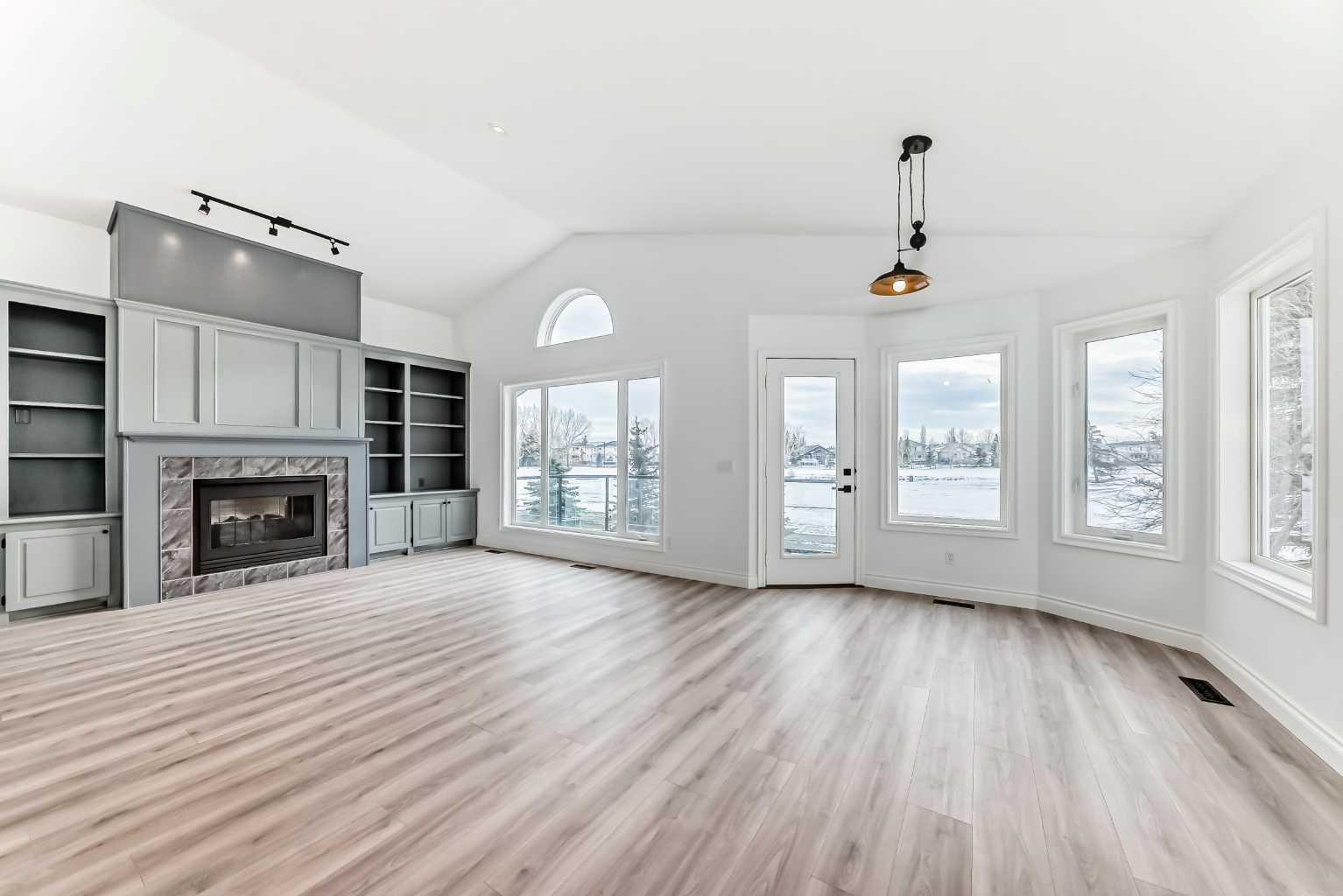 228 Woodside Crescent NW