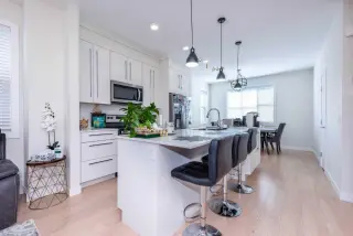 412, 30 Cornerstone Manor NE