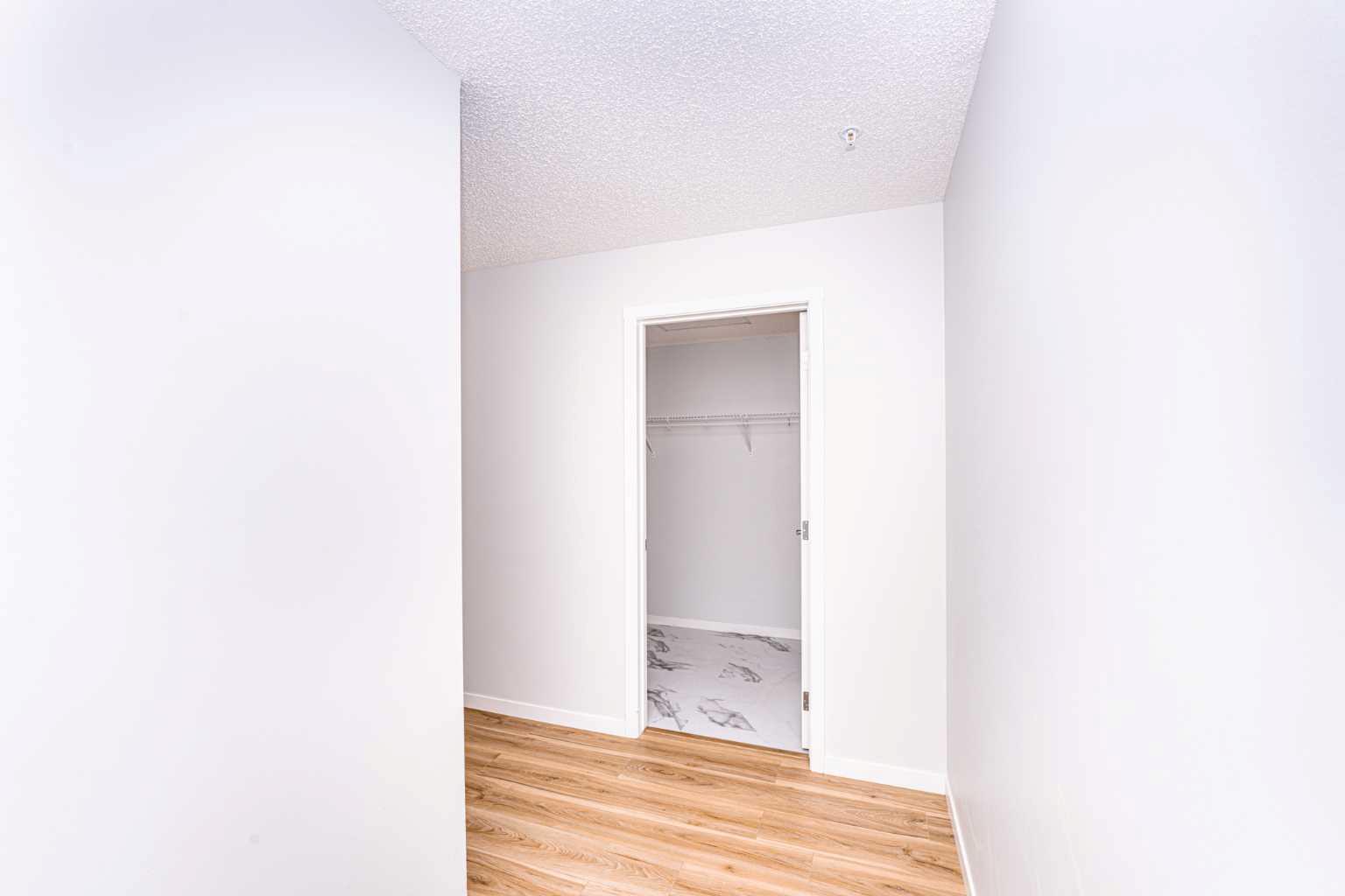 215, 40 Carrington Plaza N