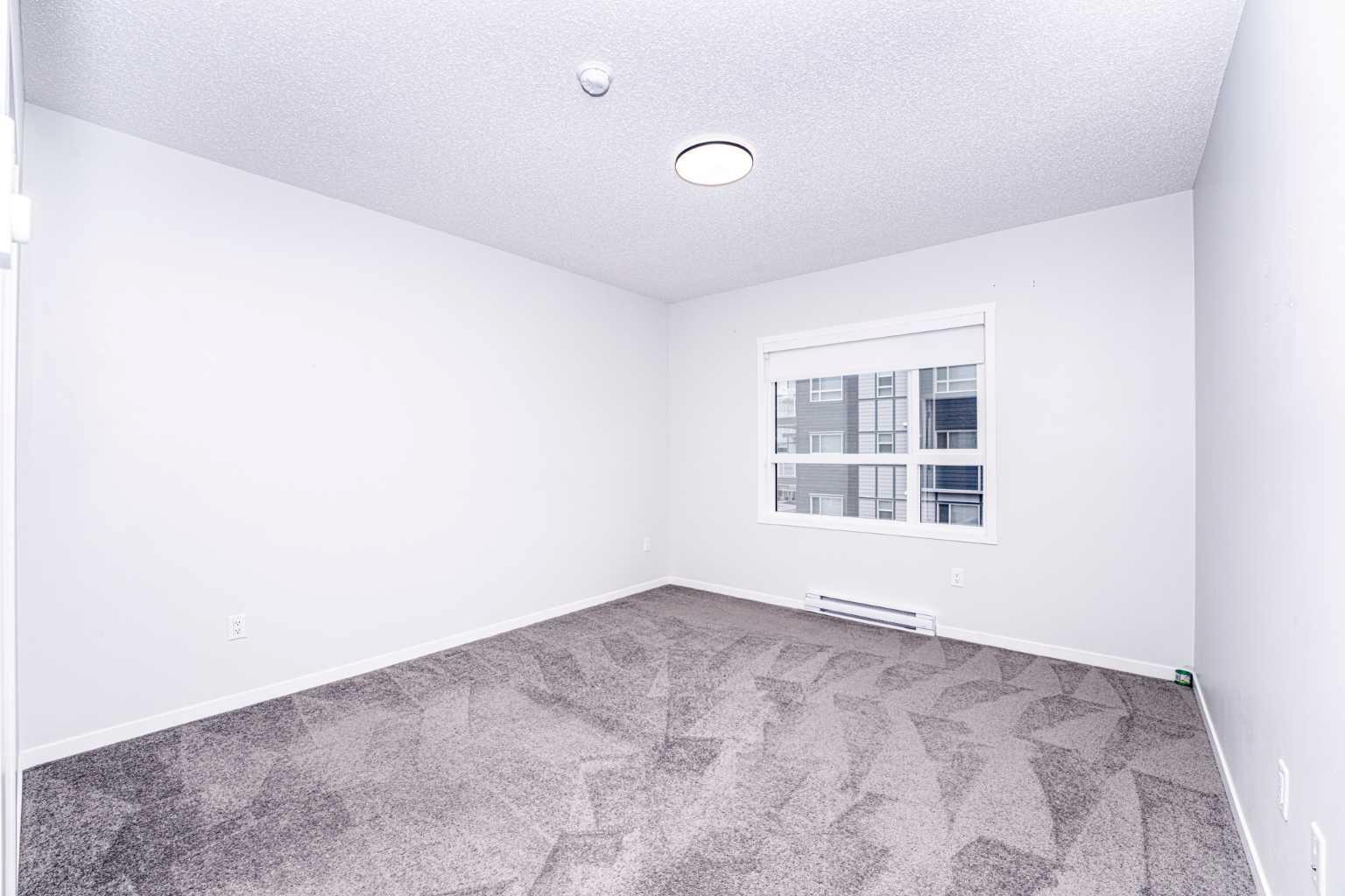 215, 40 Carrington Plaza N