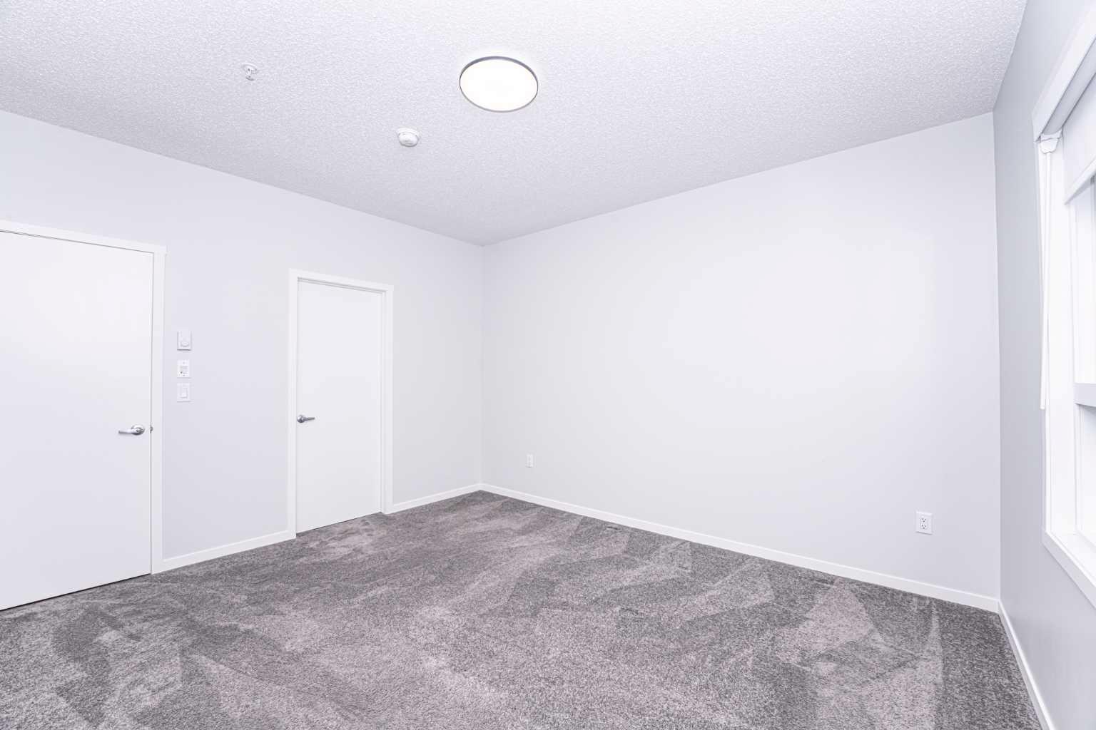 215, 40 Carrington Plaza N