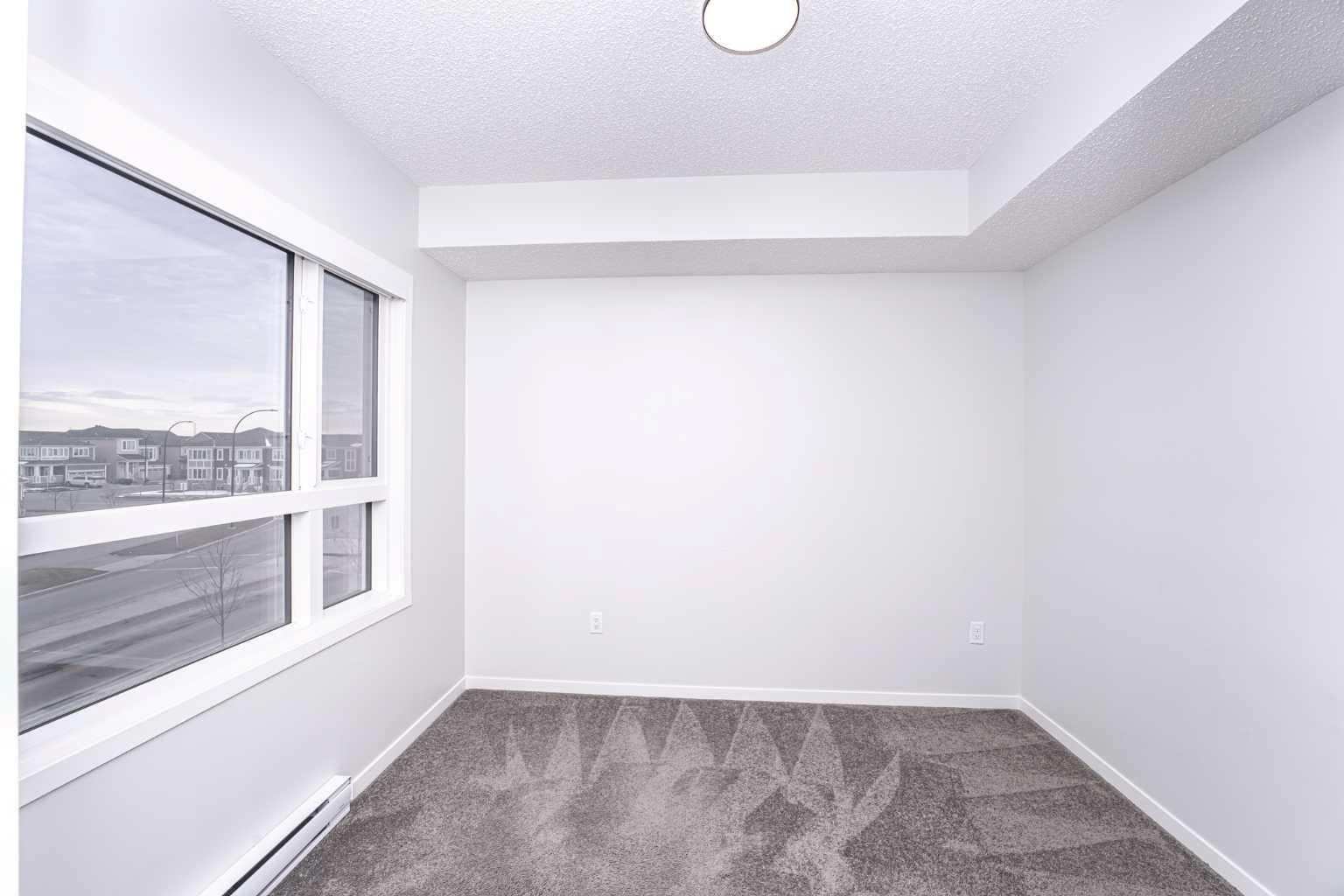 215, 40 Carrington Plaza N