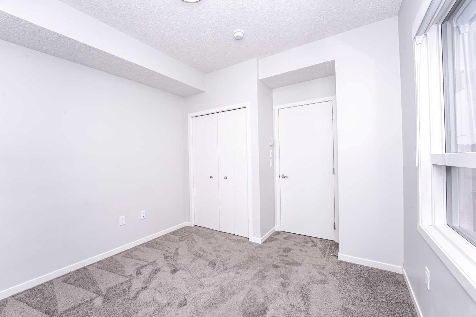 215, 40 Carrington Plaza N
