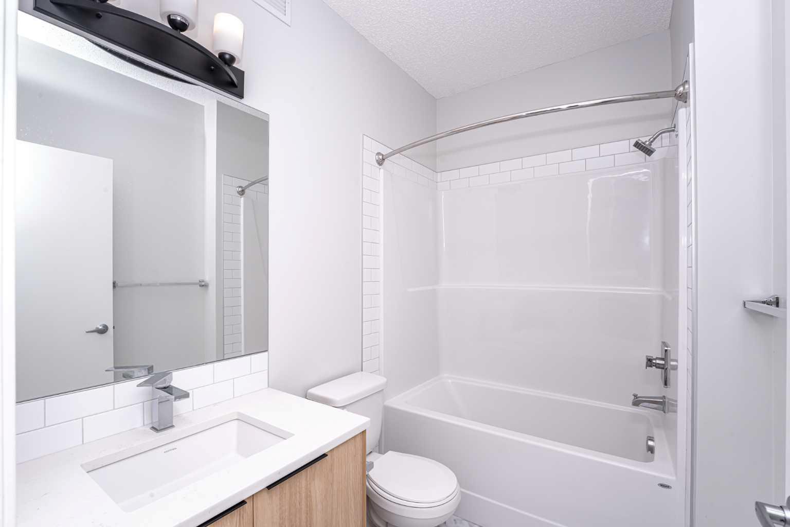 215, 40 Carrington Plaza N