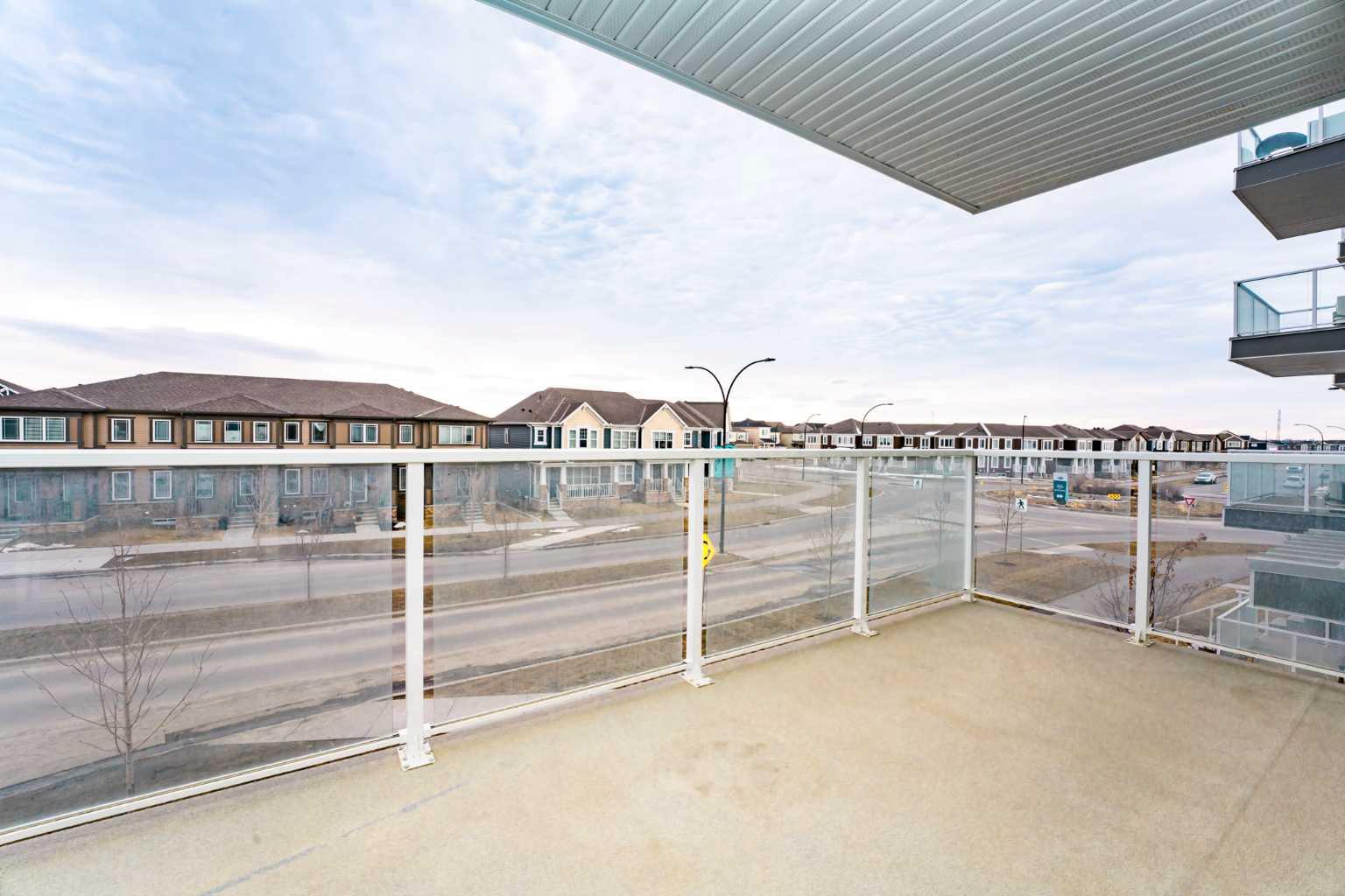 215, 40 Carrington Plaza N