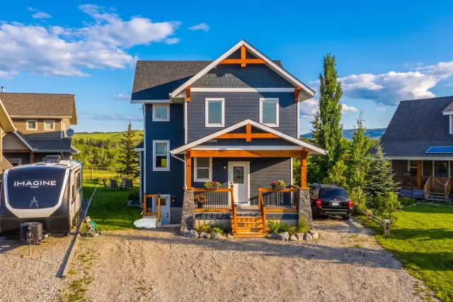 216 Cottageclub Crescent 