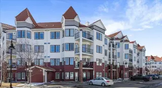 326, 30 Royal Oak Plaza NW