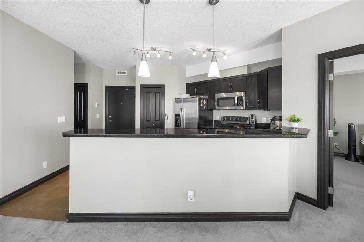 326, 30 Royal Oak Plaza NW
