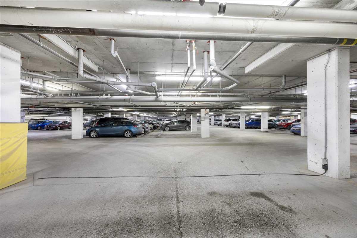 326, 30 Royal Oak Plaza NW