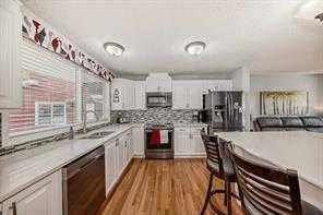 420 Whitehorn Place NE