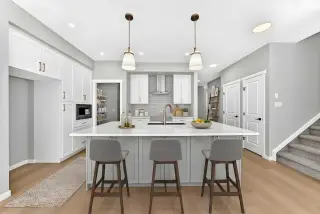 547 Mercado Avenue SE