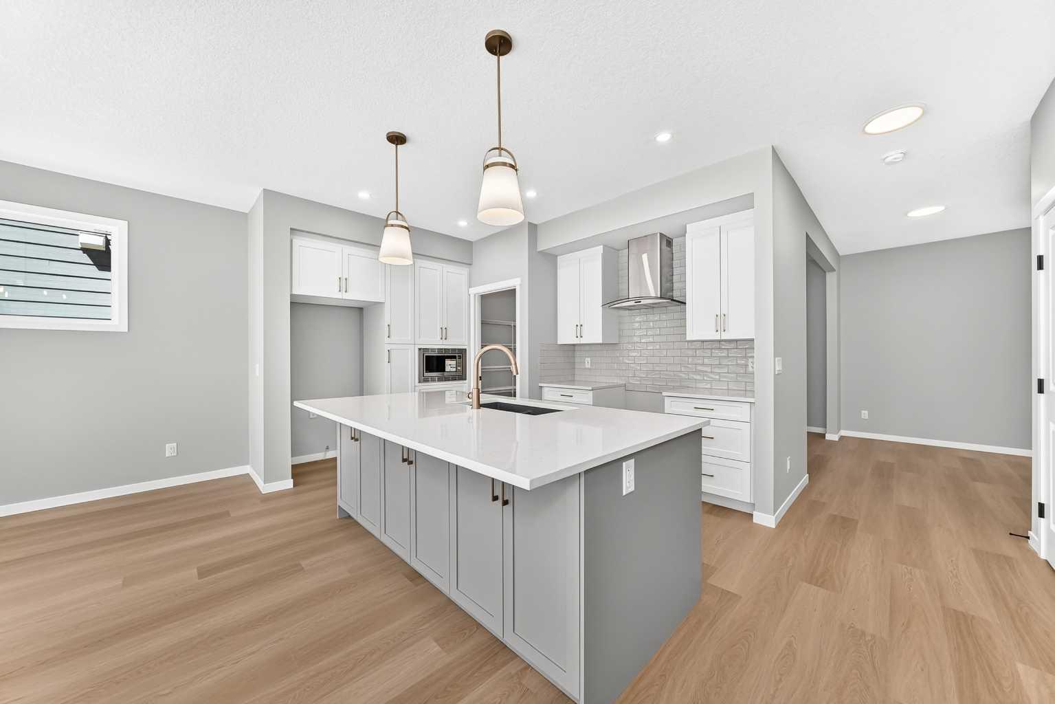 547 Mercado Avenue SE