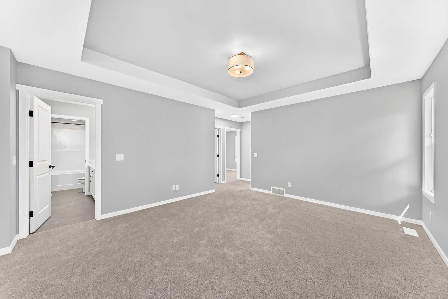 547 Mercado Avenue SE