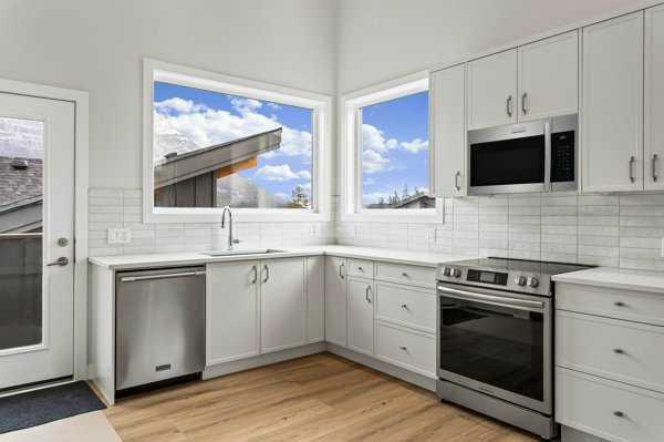 203J, 209 Stewart Creek Rise 