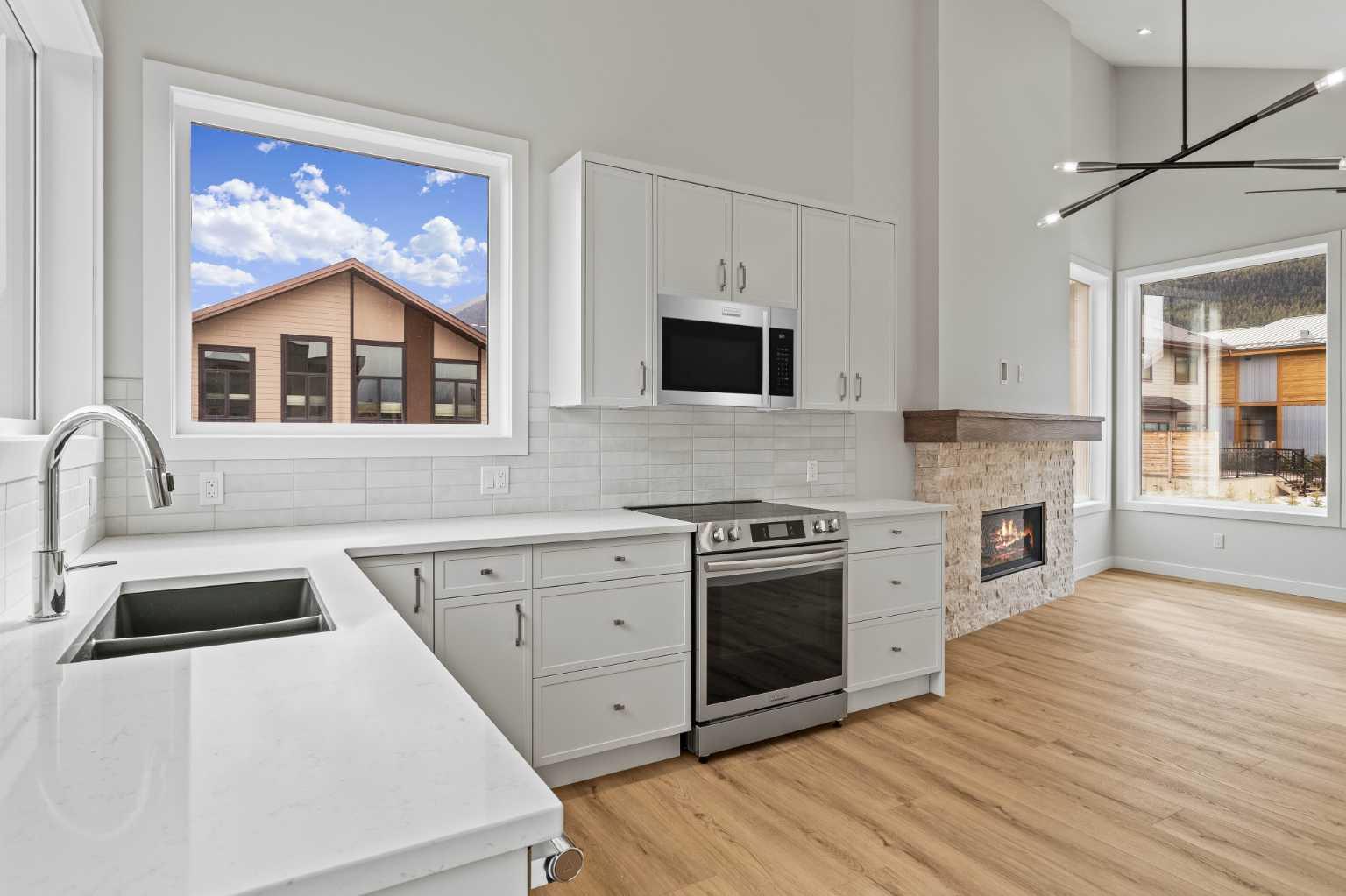 203J, 209 Stewart Creek Rise 