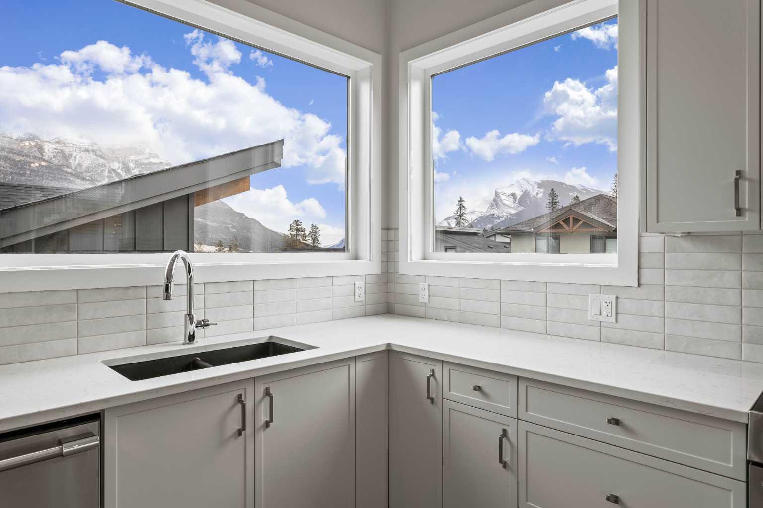 203J, 209 Stewart Creek Rise 