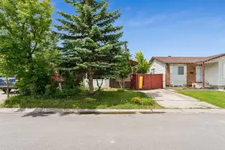 189 Whitaker Close NE