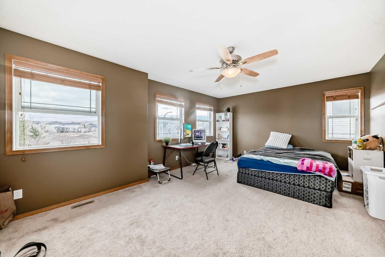 225 Kincora Heights NW